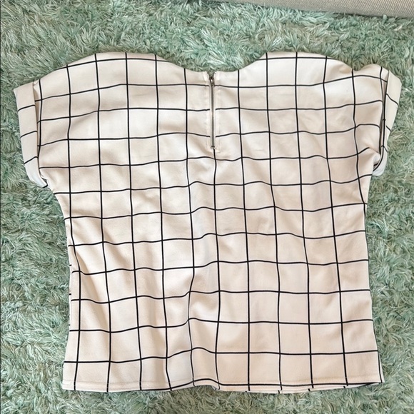 White Grid Pattern Top - Picture 6 of 7